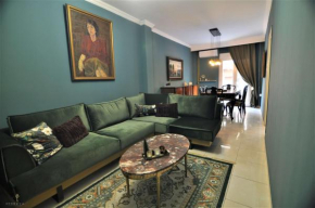 Zennova #4 Vintage City Center Apt